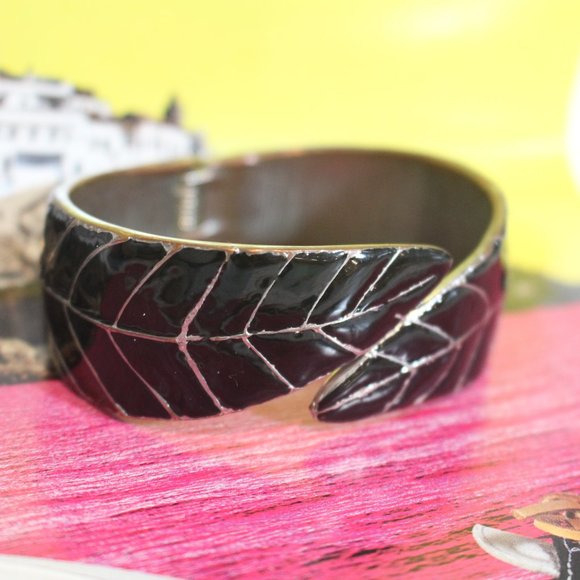 y2k Black Enamel Leaf Wrap Hinge Bracelet - Picture 3 of 6
